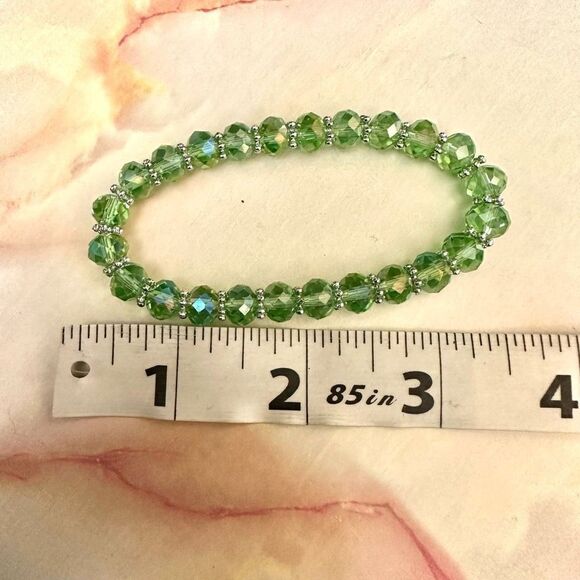 Green crystal stretchy bracelet - Picture 4 of 7